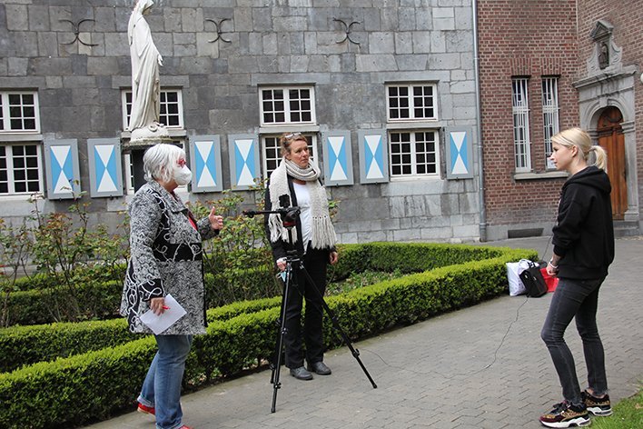 Anke Michels (r.) beim Dreh für die Aktion der Stadt Aachen